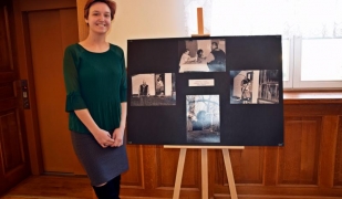 Julia Żyłowska odbiera nagrodę za I miejsce w Międzynarodowym Konkursie Artystycznym w Turku.  