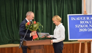 Czas powitań, czas pożegnań, czas PAMIĘCI… Wyjątkowa inauguracja roku szkolnego w ZSCKR w Starym Lubiejewie