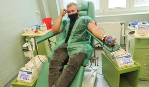 Członkowie Koła Honorowego Dawcy Krwi w Zespole Szkól CKR w Starym Lubiejewie już w połowie września oddali najcenniejszy ze wszystkich leków - krew 