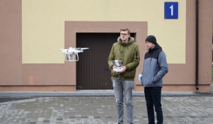 Nowoczesna pomoc dydaktyczna w ZS CKR w Starym Lubiejewie - dron DJI Phantom 4 
