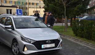 Nowy samochód osobowy marki Hyundai do nauki jazdy w ZS CKR w Starym Lubiejewie
