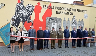 Odsłonięcie muralu i wystawa podczas inauguracji roku szkolnego 2021/2022 w ZS CKR w Starym Lubiejewie