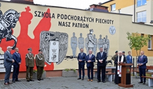 Odsłonięcie muralu i wystawa podczas inauguracji roku szkolnego 2021/2022 w ZS CKR w Starym Lubiejewie