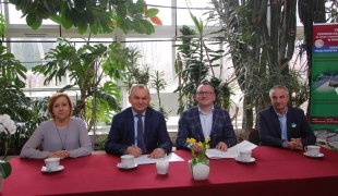 Podpisanie umowy o współpracy ZS CKR w Starym Lubiejewie z Wyższą Szkołą Agrobiznesu w Łomży. Wykład 