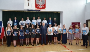 Uroczyste zakończenie roku szkolnego 2020/2021 w ZS CKR w Starym Lubiejewie