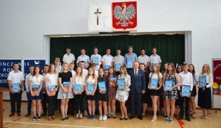 Uroczyste zakończenie roku szkolnego 2020/2021 w ZS CKR w Starym Lubiejewie