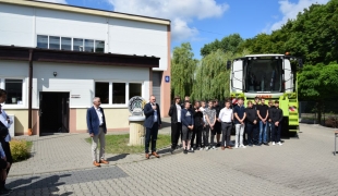 Wręczanie zaświadczeń z nauki jazdy kombajnem i stosowania środków ochrony roślin uczniom ZS CKR w Starym Lubiejewie