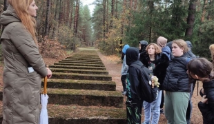 Wycieczka uczniów ZS CKR w Starym Lubiejewie do Treblinki